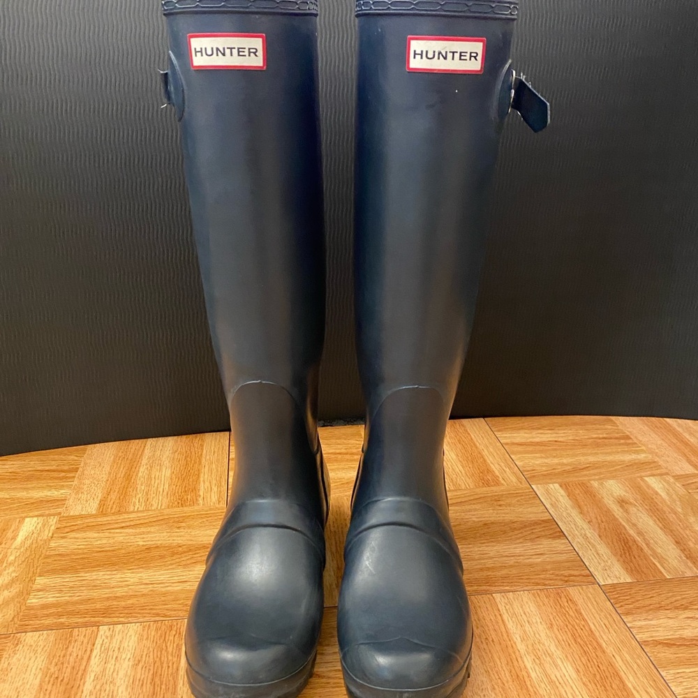 Hunter Original tall navy rain boots, Size 8.5